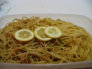 Whole wheat spaghetti with lemon and parsley